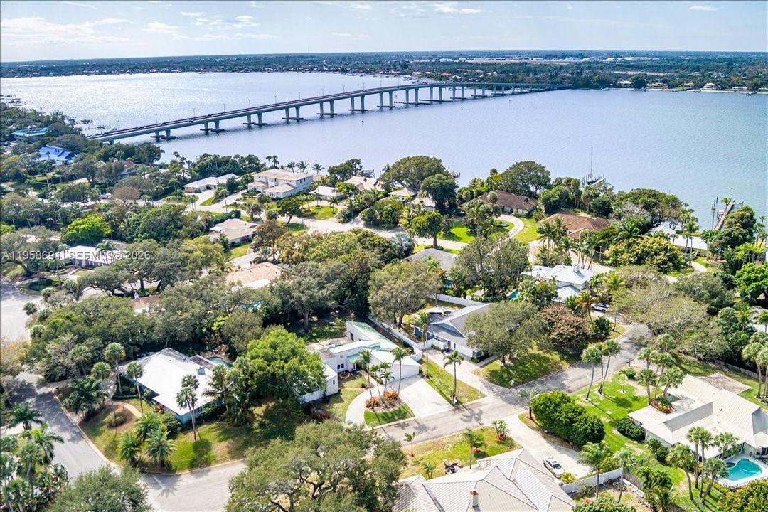 Recently Sold: $989,000 (4 beds, 3 baths, 2507 Square Feet)
