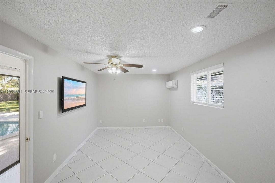 Recently Sold: $989,000 (4 beds, 3 baths, 2507 Square Feet)