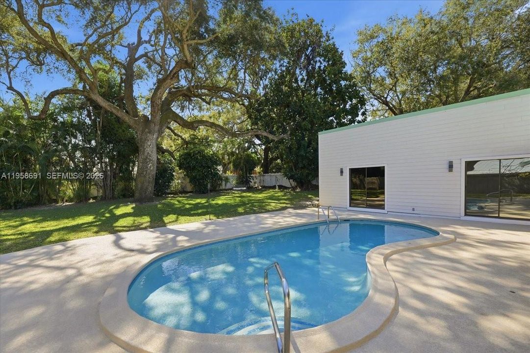 Recently Sold: $989,000 (4 beds, 3 baths, 2507 Square Feet)