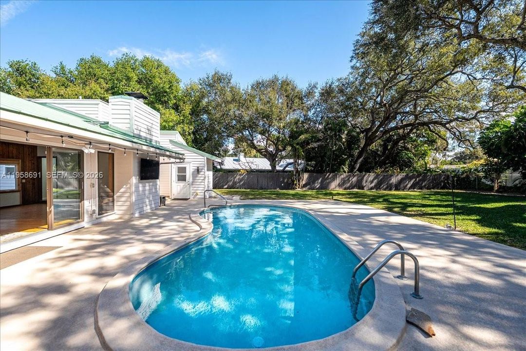 Recently Sold: $989,000 (4 beds, 3 baths, 2507 Square Feet)