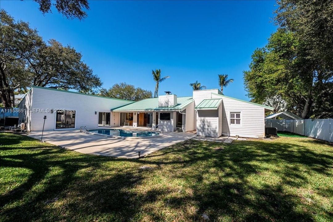Recently Sold: $989,000 (4 beds, 3 baths, 2507 Square Feet)