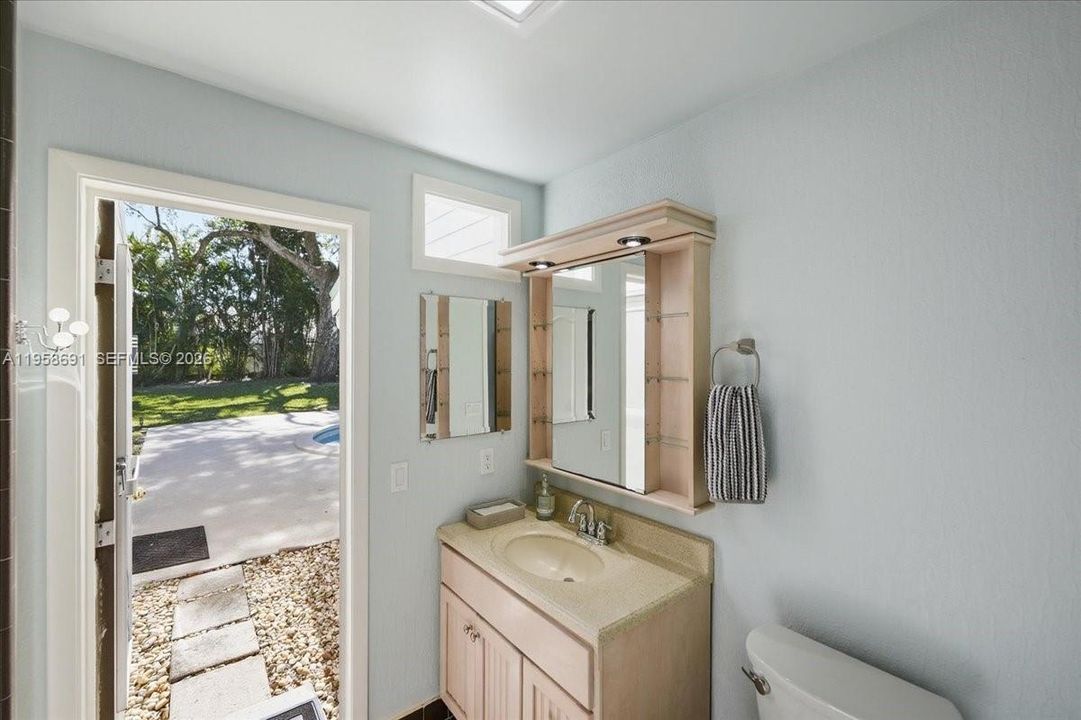 Recently Sold: $989,000 (4 beds, 3 baths, 2507 Square Feet)