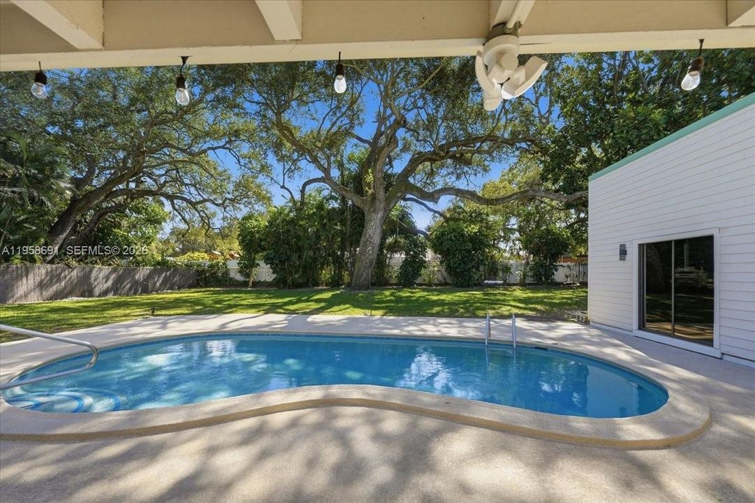 Recently Sold: $989,000 (4 beds, 3 baths, 2507 Square Feet)