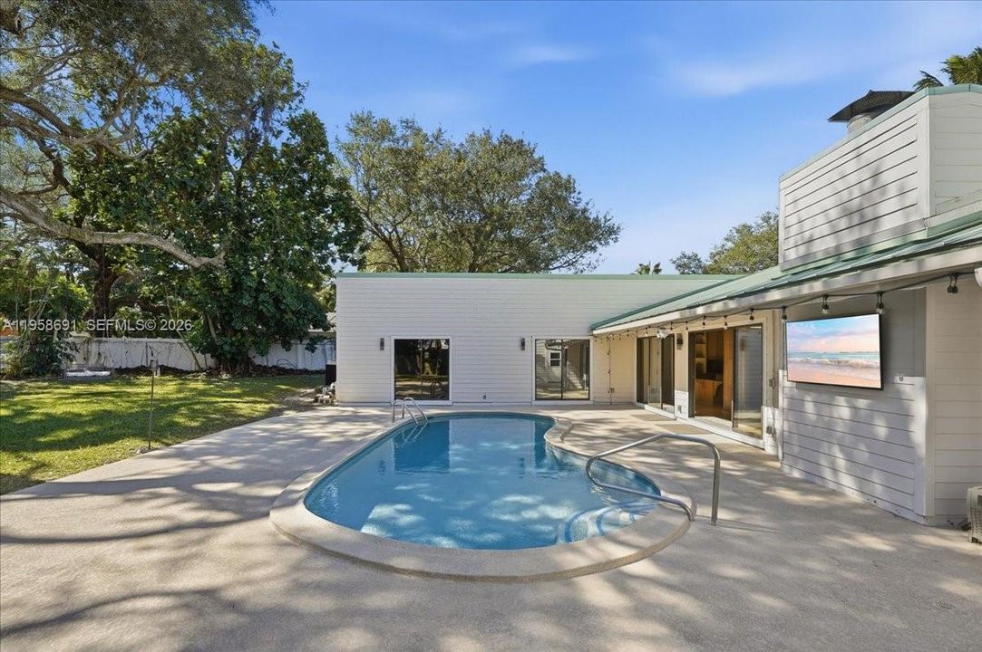 Recently Sold: $989,000 (4 beds, 3 baths, 2507 Square Feet)