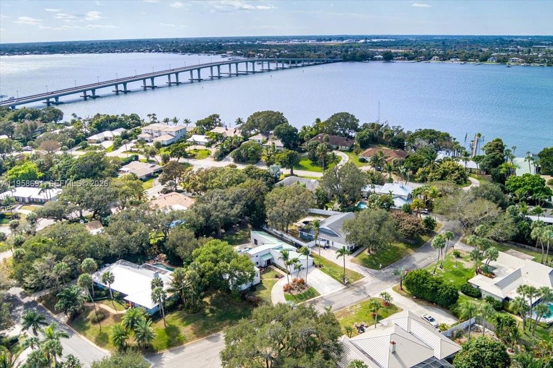 Recently Sold: $989,000 (4 beds, 3 baths, 2507 Square Feet)