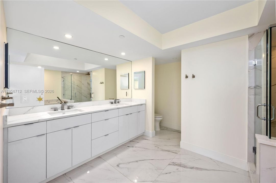 En Venta: $2,695,000 (2 camas, 2 baños, 1927 Pies cuadrados)