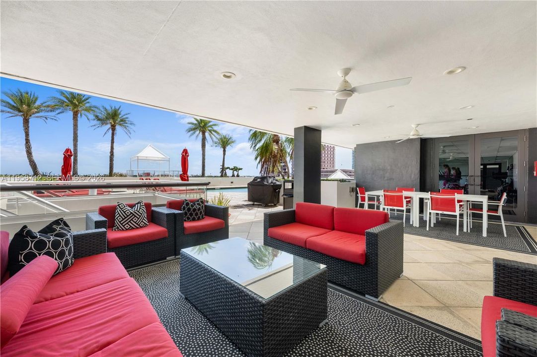 En Venta: $2,695,000 (2 camas, 2 baños, 1927 Pies cuadrados)