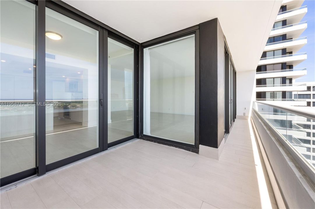 En Venta: $2,695,000 (2 camas, 2 baños, 1927 Pies cuadrados)