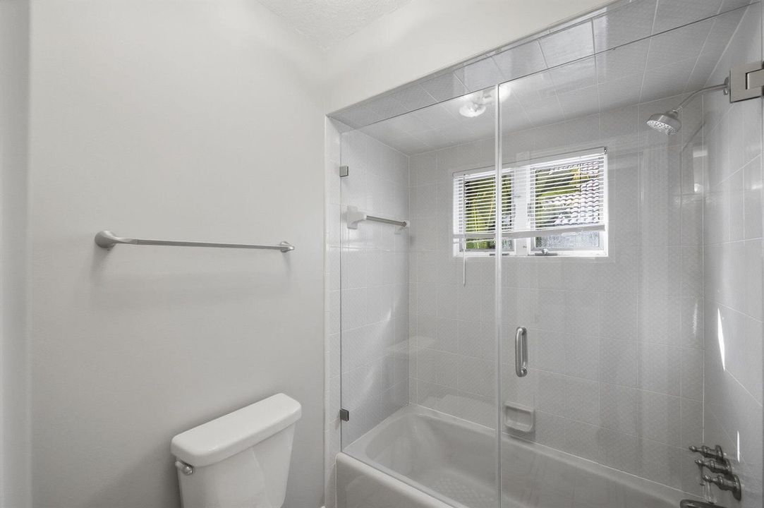 53-web-or-mls-1157-sw-mirror-lake-cv