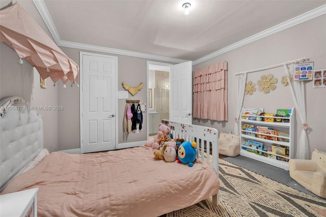 В аренду: $10,500 (5 спален, 5 ванн, 4356 Квадратных фут)