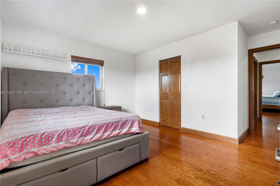En Venta: $1,539,900 (4 camas, 3 baños, 3540 Pies cuadrados)