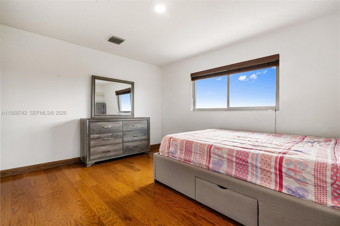 En Venta: $1,539,900 (4 camas, 3 baños, 3540 Pies cuadrados)