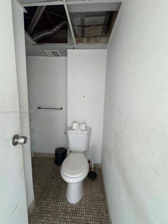 For Sale: $194,000 (2 beds, 1 baths, 967 Square Feet)