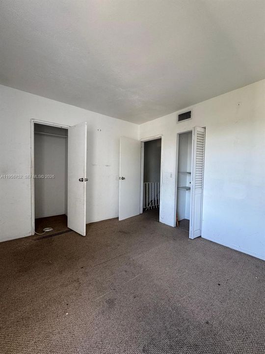 For Sale: $194,000 (2 beds, 1 baths, 967 Square Feet)