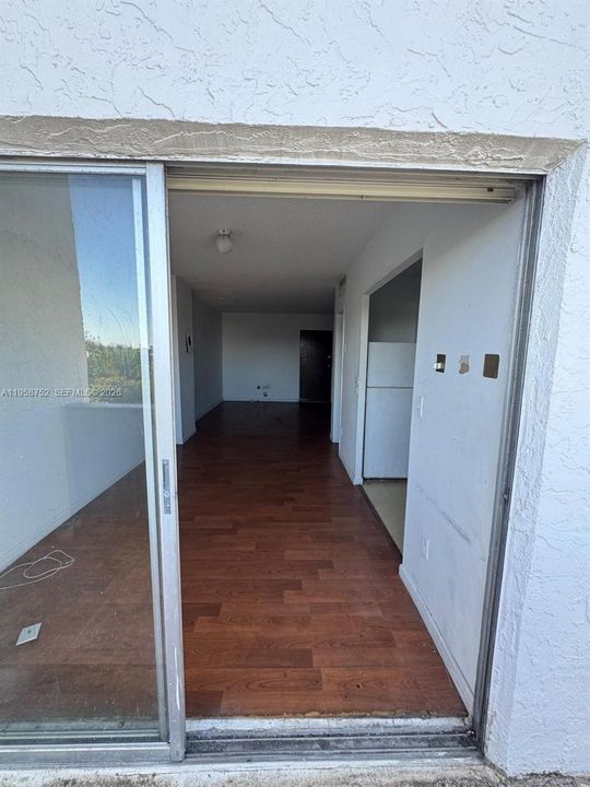 For Sale: $194,000 (2 beds, 1 baths, 967 Square Feet)