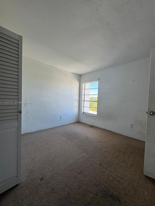 For Sale: $194,000 (2 beds, 1 baths, 967 Square Feet)