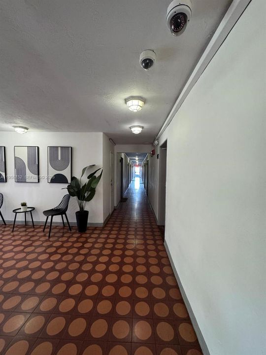 For Sale: $194,000 (2 beds, 1 baths, 967 Square Feet)