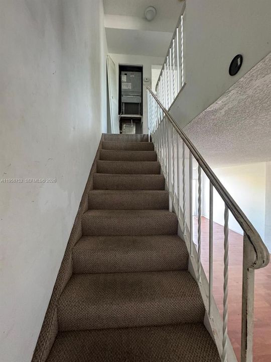 For Sale: $194,000 (2 beds, 1 baths, 967 Square Feet)