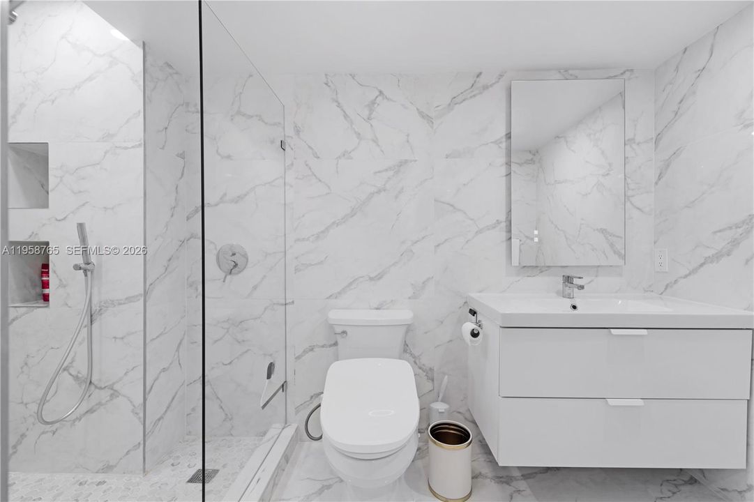 На продажу: $485,000 (2 спален, 2 ванн, 1030 Квадратных фут)