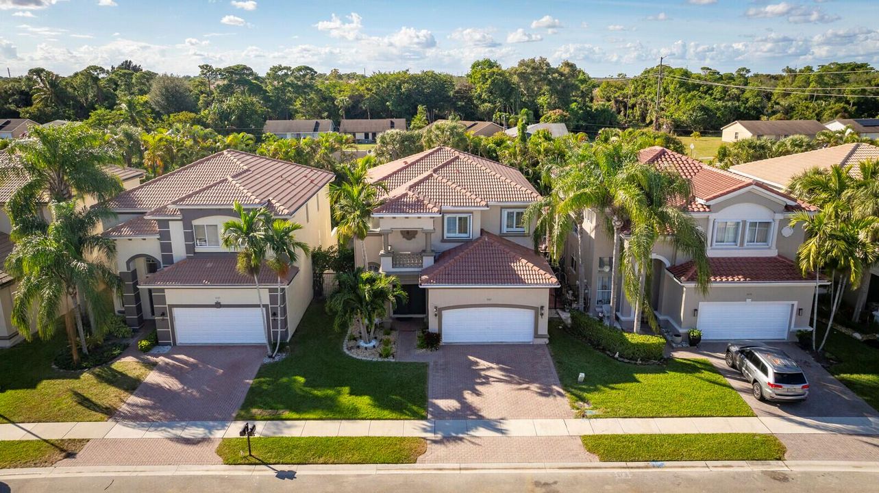 51_7167_Ivy_Crossing_Lane51_mls