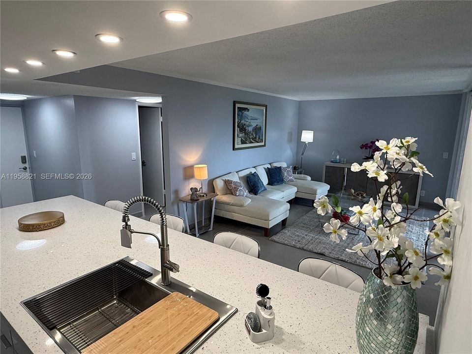 For Sale: $420,000 (2 beds, 2 baths, 1175 Square Feet)