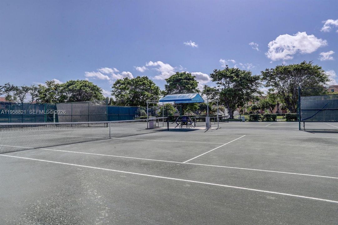 For Sale: $420,000 (2 beds, 2 baths, 1175 Square Feet)