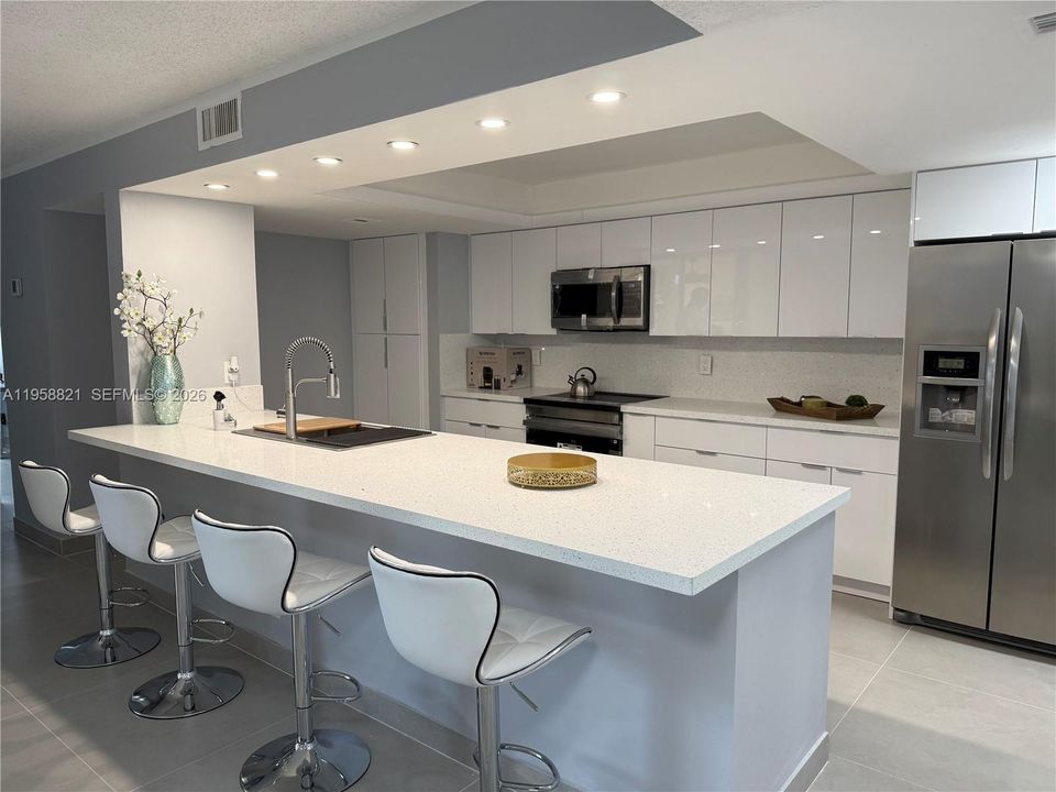 For Sale: $420,000 (2 beds, 2 baths, 1175 Square Feet)