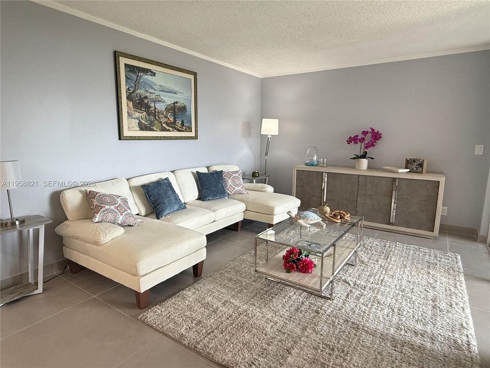 For Sale: $420,000 (2 beds, 2 baths, 1175 Square Feet)