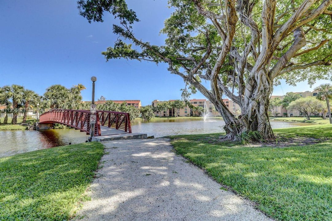 For Sale: $420,000 (2 beds, 2 baths, 1175 Square Feet)