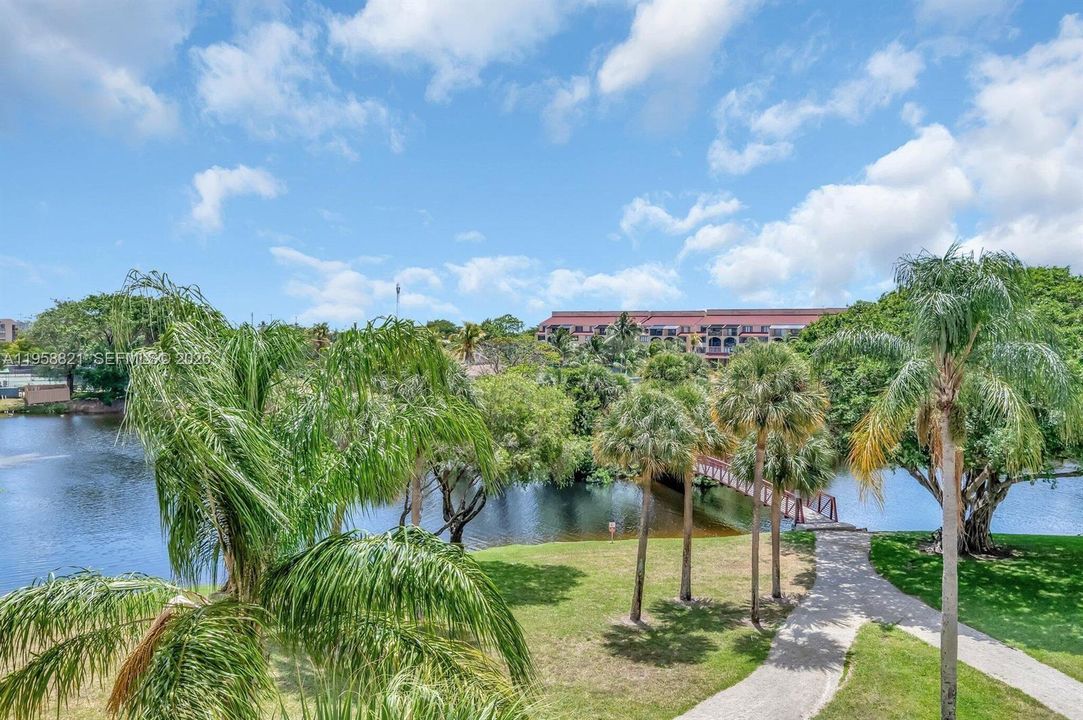 For Sale: $420,000 (2 beds, 2 baths, 1175 Square Feet)