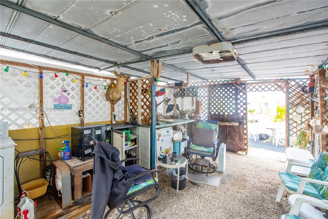 For Sale: $750,000 (3 beds, 1 baths, 1008 Square Feet)