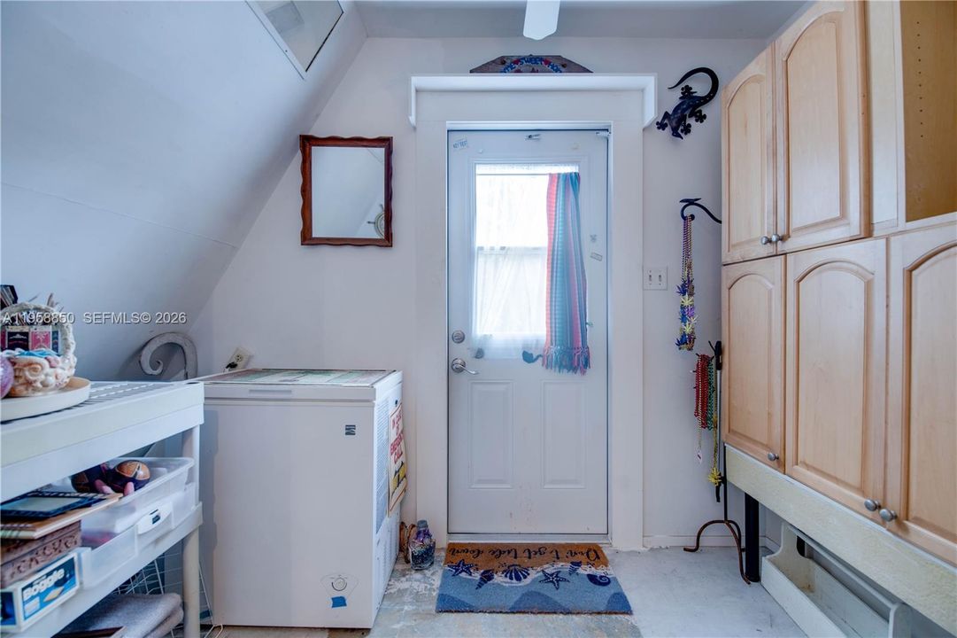 For Sale: $750,000 (3 beds, 1 baths, 1008 Square Feet)