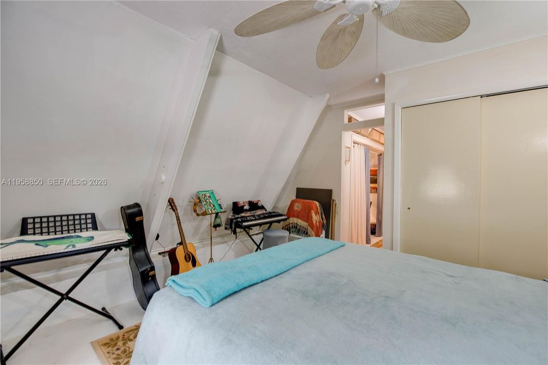 For Sale: $750,000 (3 beds, 1 baths, 1008 Square Feet)