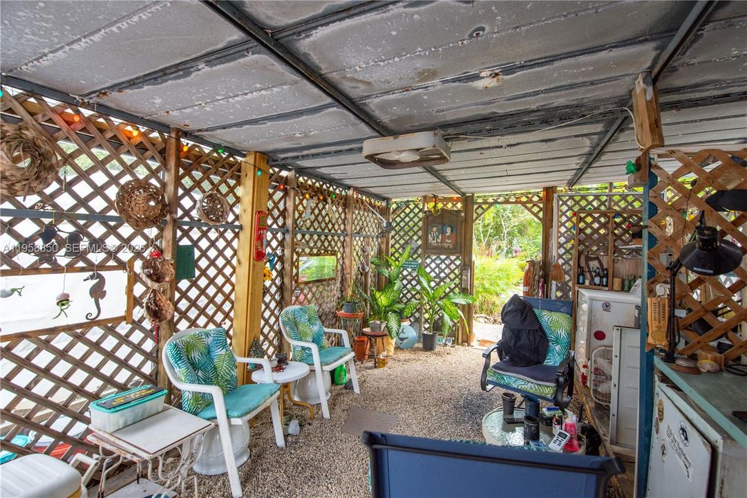 For Sale: $750,000 (3 beds, 1 baths, 1008 Square Feet)