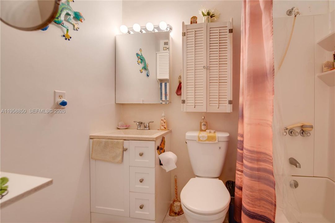 For Sale: $750,000 (3 beds, 1 baths, 1008 Square Feet)