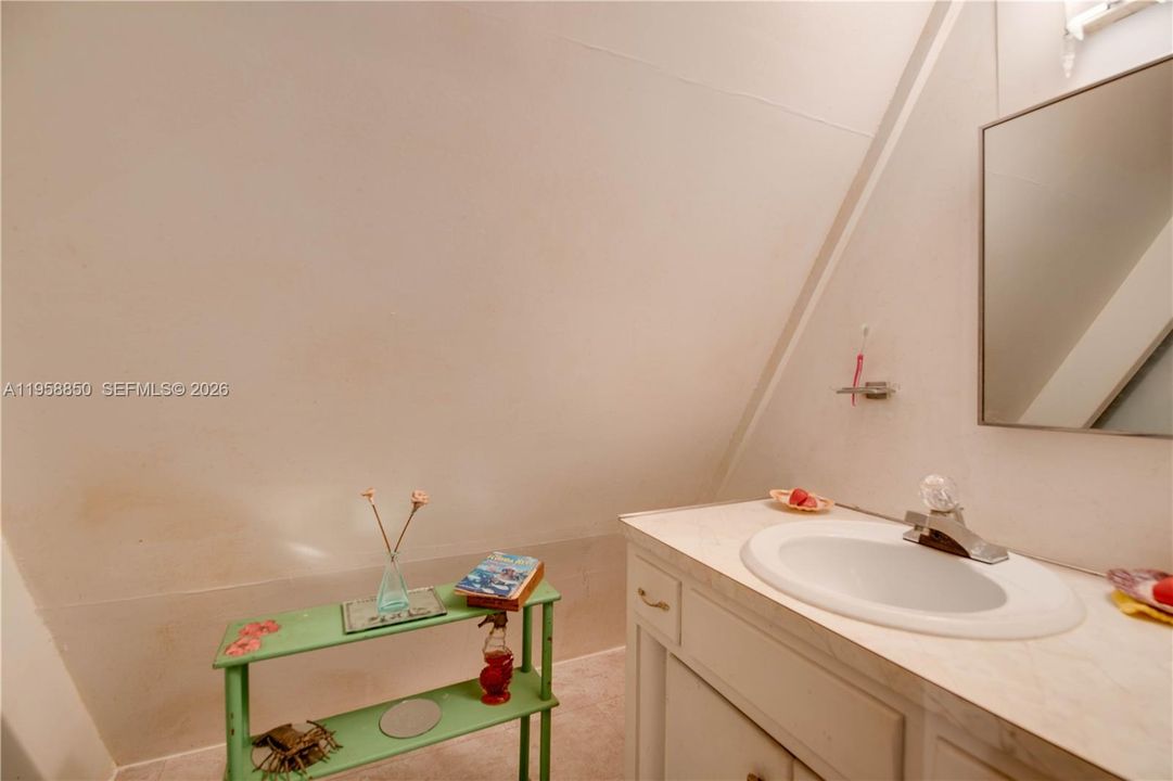1/2 bath upstairs