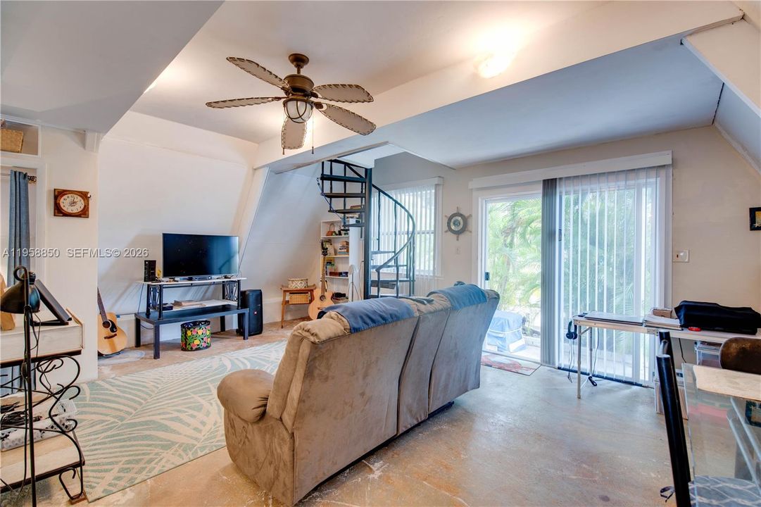 For Sale: $750,000 (3 beds, 1 baths, 1008 Square Feet)
