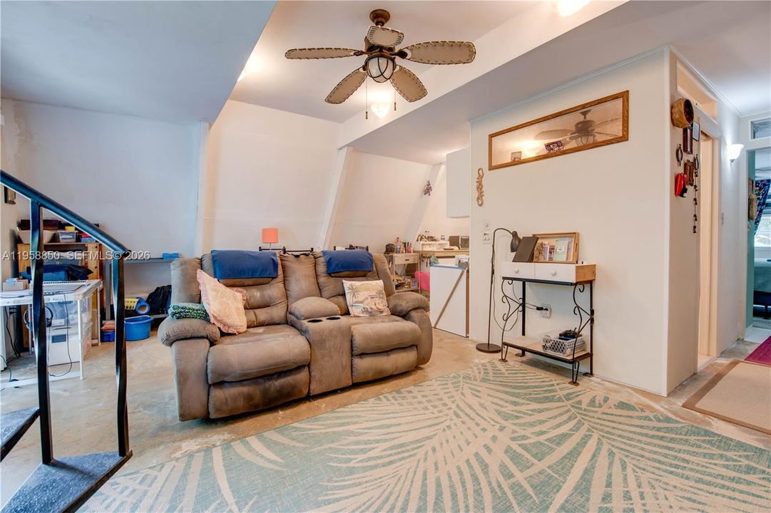 For Sale: $750,000 (3 beds, 1 baths, 1008 Square Feet)