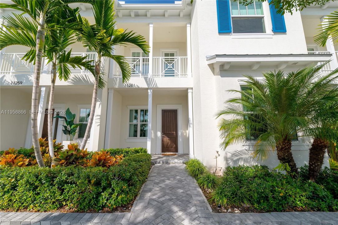 Active With Contract: $25,000 (3 beds, 3 baths, 2523 Square Feet)