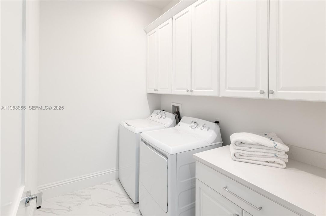 Active With Contract: $25,000 (3 beds, 3 baths, 2523 Square Feet)