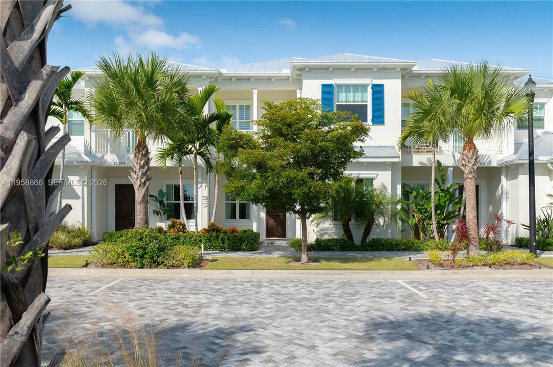 Active With Contract: $25,000 (3 beds, 3 baths, 2523 Square Feet)