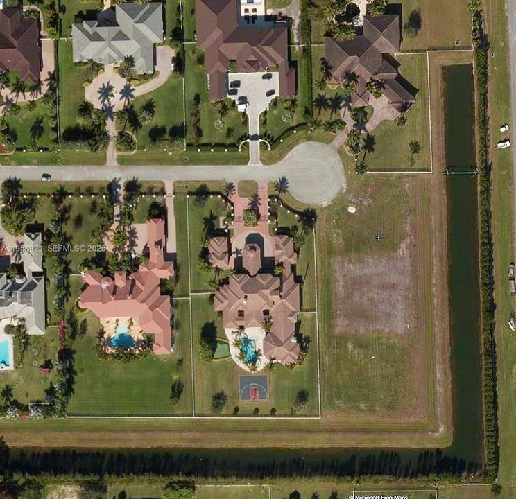 En Venta: $3,000,000 (1.90 acres)