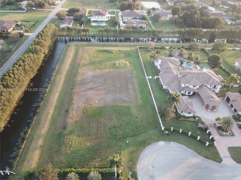 En Venta: $3,000,000 (1.90 acres)