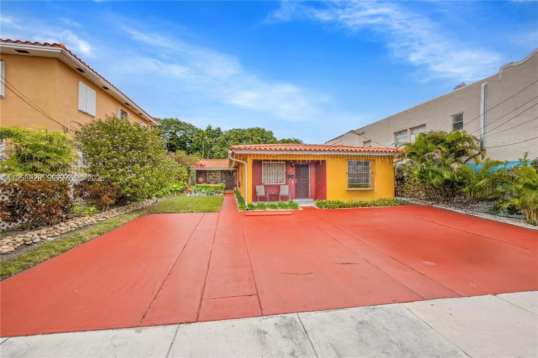Active With Contract: $1,000,000 (0 beds, 0 baths, 2002 Square Feet)