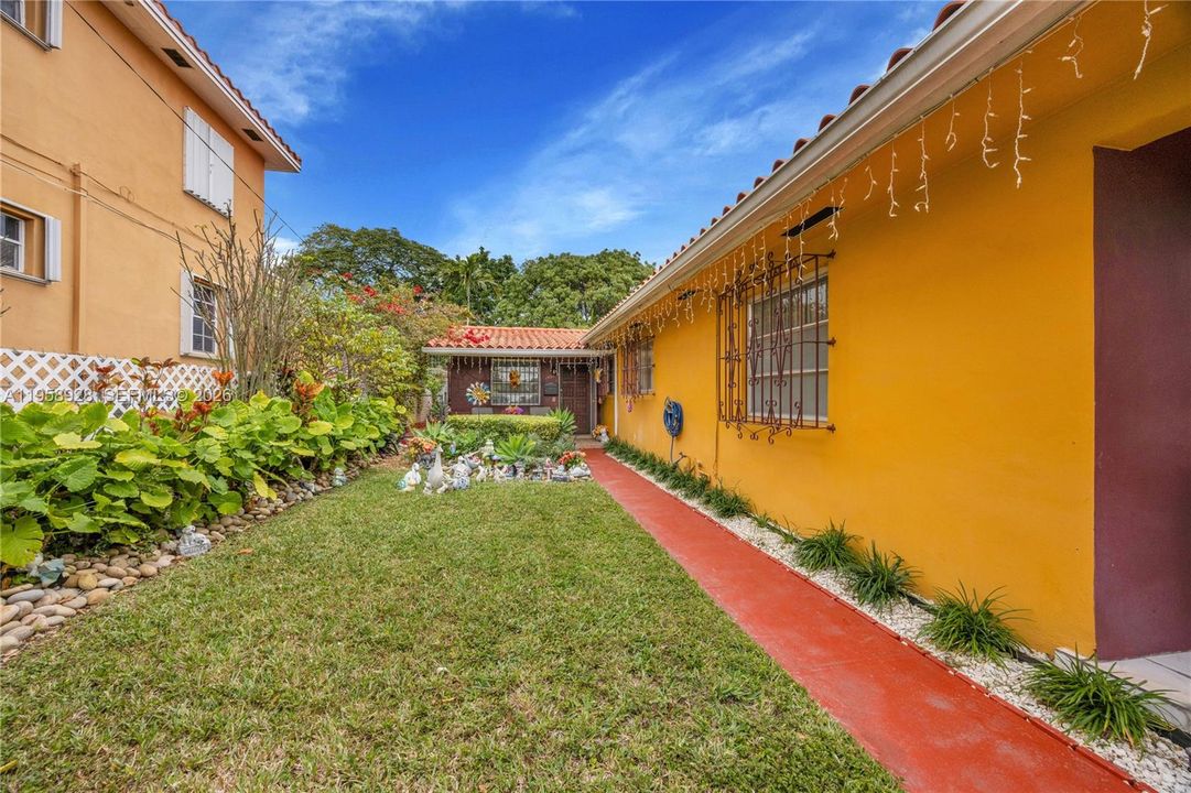 Active With Contract: $1,000,000 (0 beds, 0 baths, 2002 Square Feet)