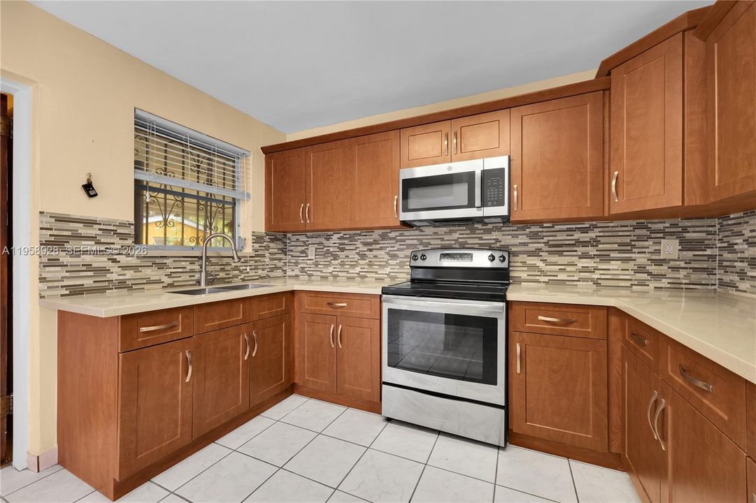 Active With Contract: $1,000,000 (0 beds, 0 baths, 2002 Square Feet)