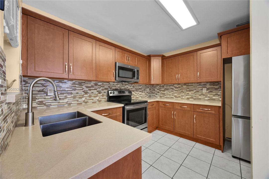 Active With Contract: $1,000,000 (0 beds, 0 baths, 2002 Square Feet)