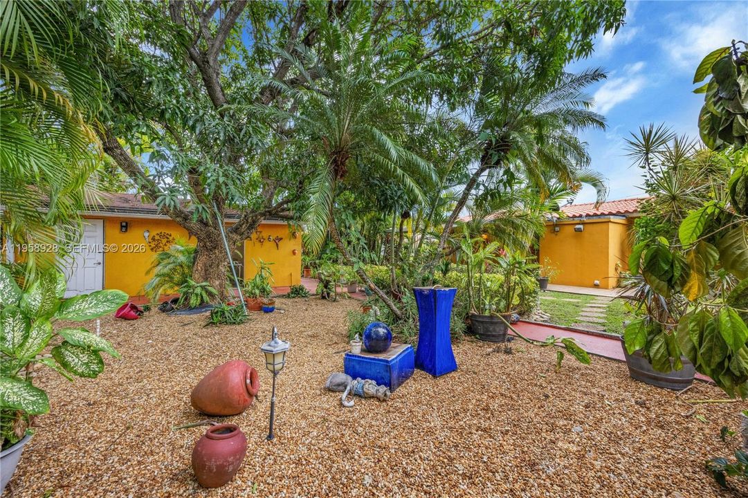 Active With Contract: $1,000,000 (0 beds, 0 baths, 2002 Square Feet)