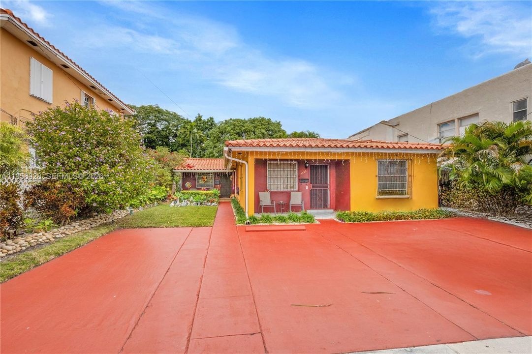 Active With Contract: $1,000,000 (0 beds, 0 baths, 2002 Square Feet)