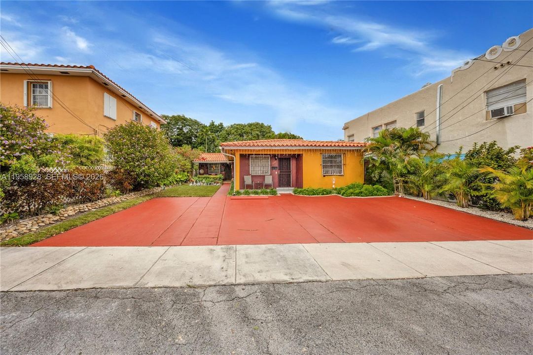 Active With Contract: $1,000,000 (0 beds, 0 baths, 2002 Square Feet)